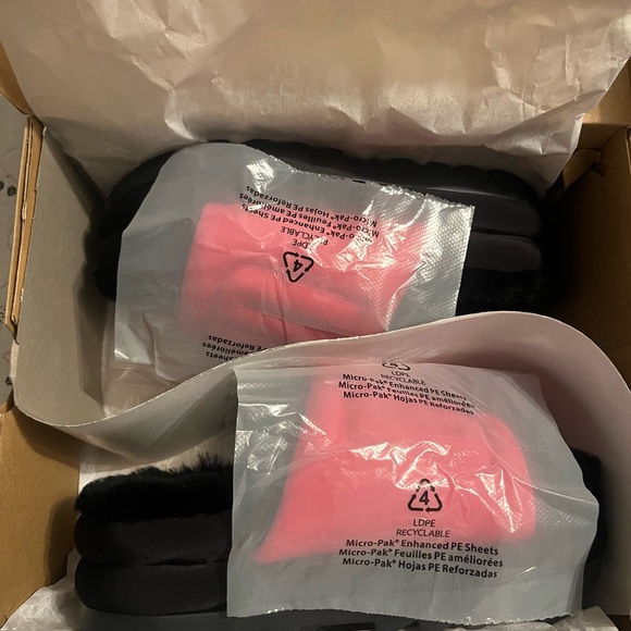 UGG Maxi graphic red slides - Picture 10 of 12